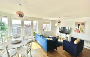 Maidenehad Spacious Spectacular and Modern 3 Bedroom 2 Bathroom Penthouse 14